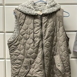 Altered state zip up vest. Size M.